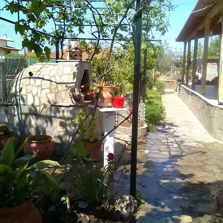 Vilă Julia Nea Plagia